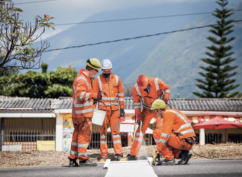 Collaborateurs VINCI Highways Colombia sur un chantier
