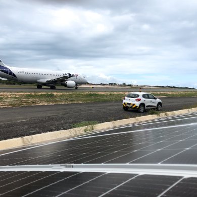 Panneaux solaires à l'aéroport Salvador de Bahia