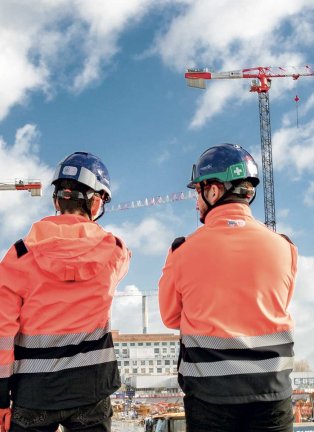 Collaborateurs de dos sur le chantier du CHU de Nantes