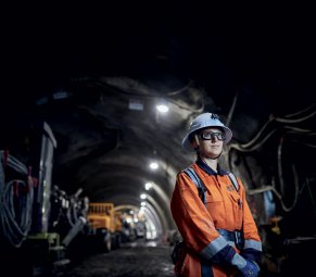 Collaboratrice VINCI Construction sur un chantier souterrain