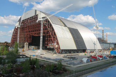 Vue aérienne du bardage de l'arche de Tchernobyl