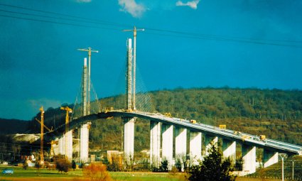 Vue du pont de Brotonne pendant sa construction