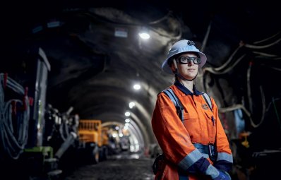 Collaboratrice VINCI Construction sur un chantier souterrain à Ottawa