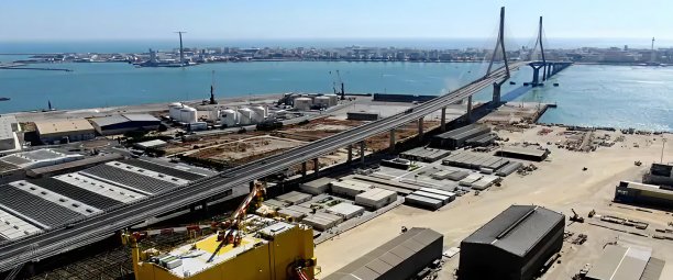 Acheminement du deck vers le navire de transport