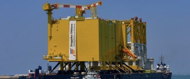 Transport en mer de la plateforme incluant le deck et la jacket sur le navire Iron lady