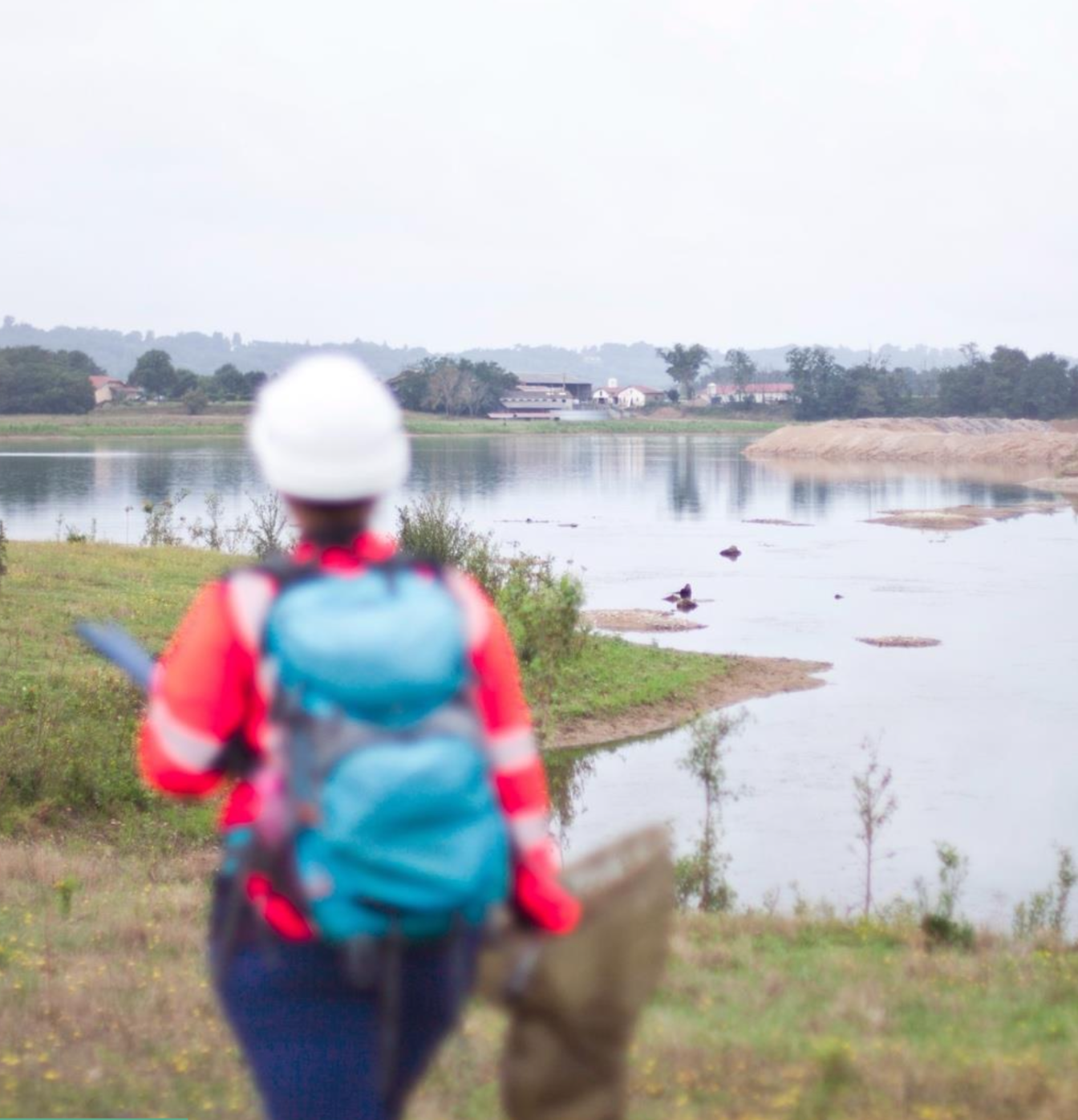 femme biodiversité plan d'eau