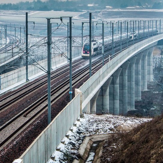 TGV sur la Ligne à Grande Vitesse SEA