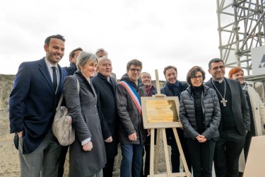 Pose de la première pierre de la reconstruction de la flèche de la basilique Saint-Denis