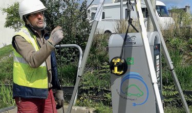 Exploitation et installation de bornes de recharge pour véhicules électriques
