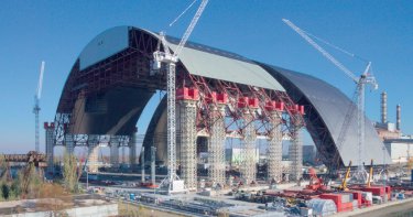Levage achevé avec succès de l’enceinte de confinement du sarcophage de Tchernobyl