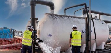 Deux usines de dessalement portables installées en un temps record
