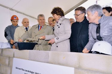 Première pierre du pôle cancérologique et biologique de Besançon