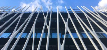 Une façade sur mesure pour la Manufacture de la Mode
