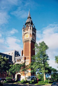 Le beffroi de Calais se refait une beauté