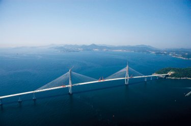 Un pont sur la mer