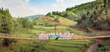 Construction d’un pont piéton au Rwanda