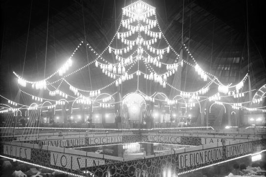 Éclairage du salon de l'automobile
