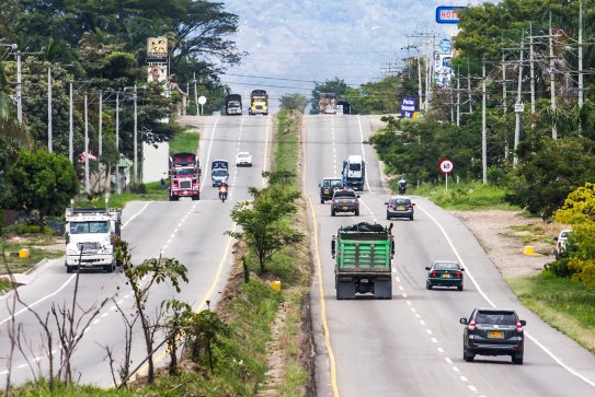 Vue de de l’autoroute de 141 km reliant la capitale Bogotá à la ville de Girardot, dans la province d’Alto Magdalena