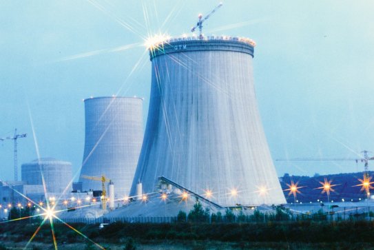 Centrale nucléaire de Golfech dans le Tarn en cours d' achèvement
