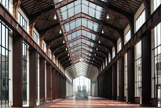 Intérieur de la cité du cinéma à Saint-Denis