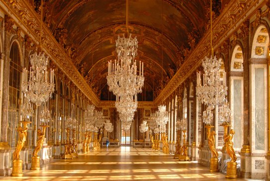 Vue générale de la galerie des Glaces restaurée