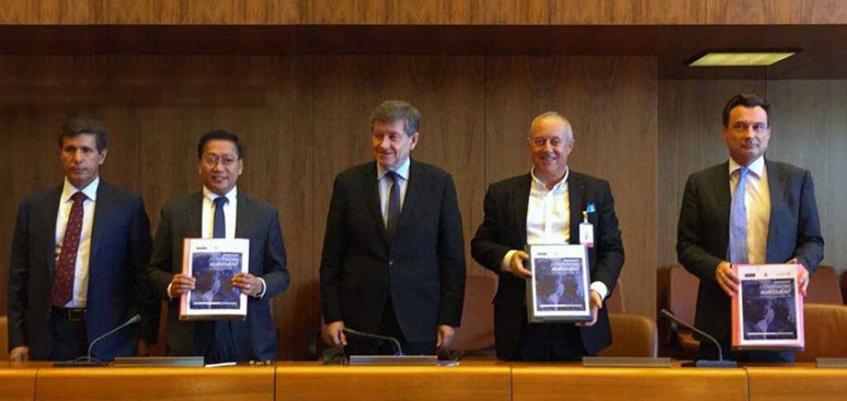 Signature officielle d’un accord sur les droits des travailleurs entre l’Internationale des Travailleurs du Bâtiment et du Bois (IBB), Qatari Diar VINCI Construction (QDVC) et VINCI : une première mondiale sur ce sujet au Qatar