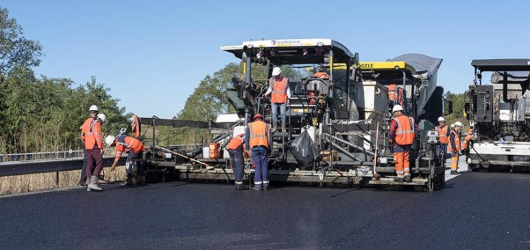 Eurovia, in collaboration with VINCI Autoroutes, achieves the world’s first “fully recycled road”