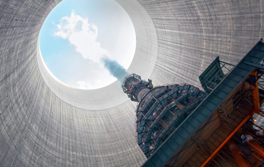 Vue de l'intérieur d'une cheminée de centrale nucléaire