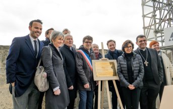 Pose de la première pierre de la reconstruction de la flèche de la basilique Saint-Denis