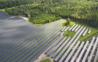 Vue aérienne d'un champ photovoltaïque