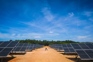 Mise en service de la centrale solaire aéroportuaire de Faro