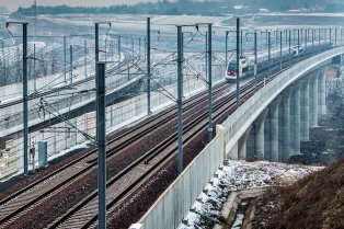 TGV sur la Ligne à Grande Vitesse SEA