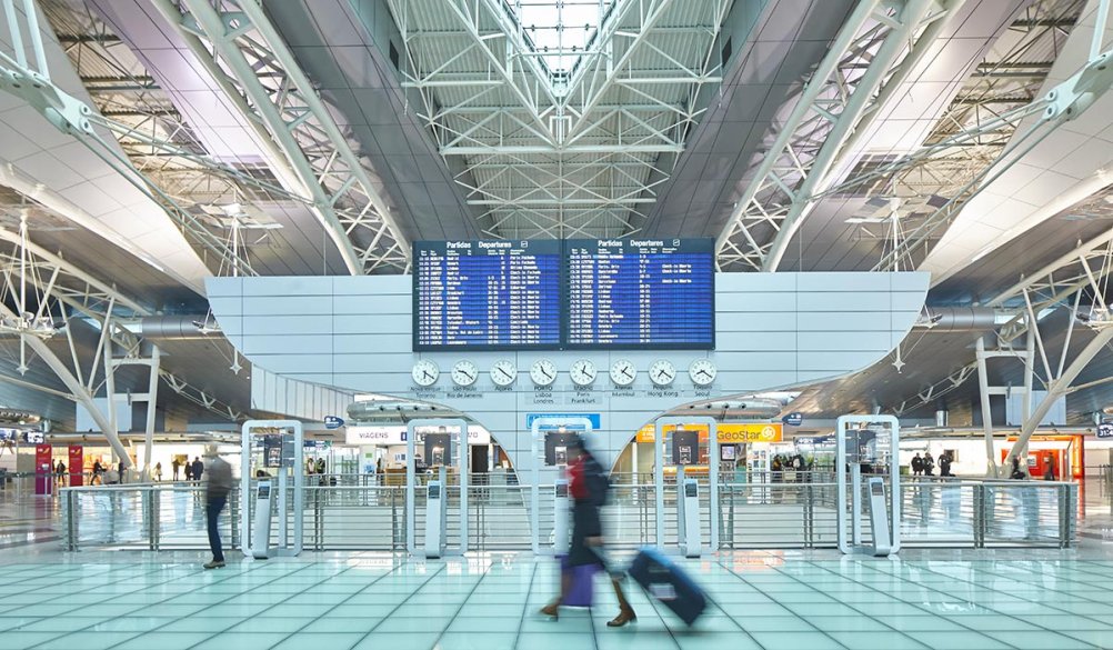 Vue du hall de l'aéroport de Porto