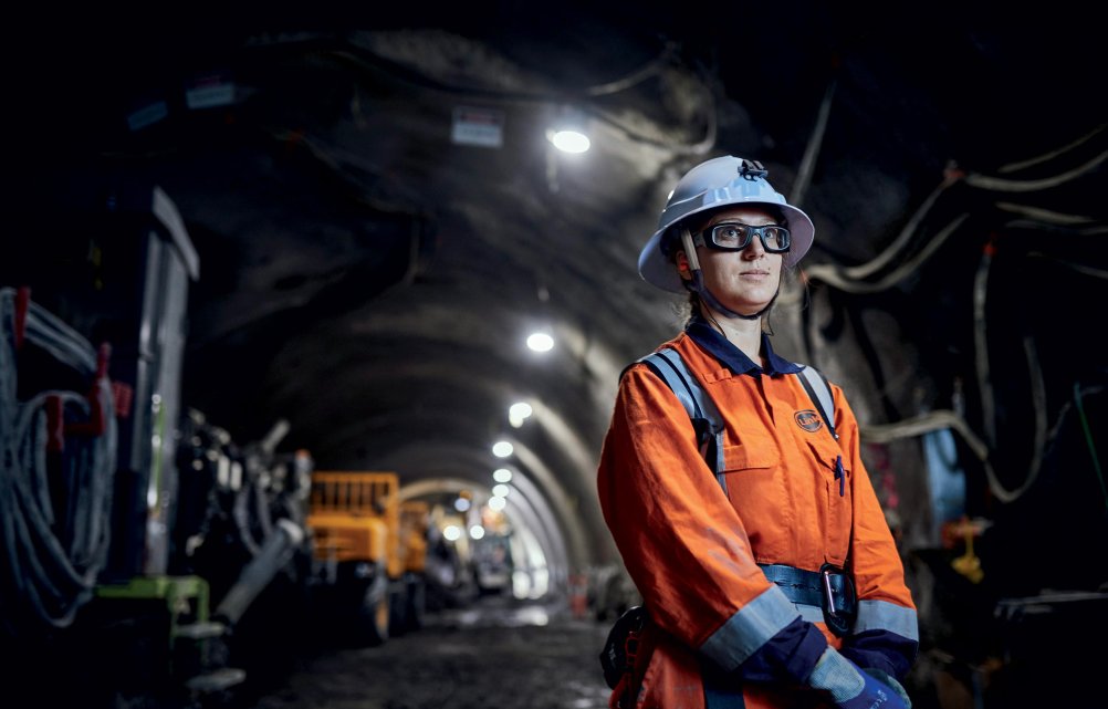 Collaboratrice VINCI Construction sur un chantier souterrain à Ottawa